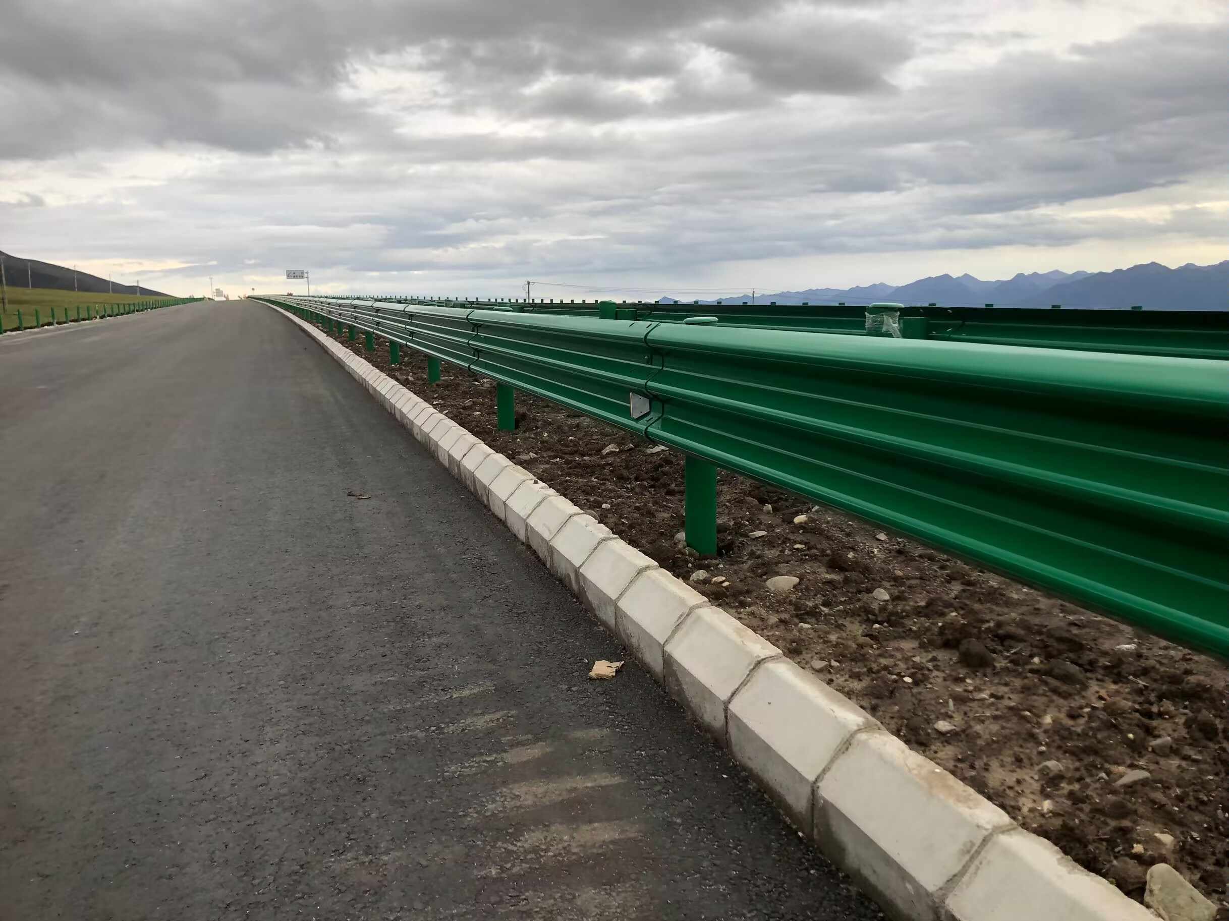 仁布县乡村公路波形护栏波形护栏板 - 推荐